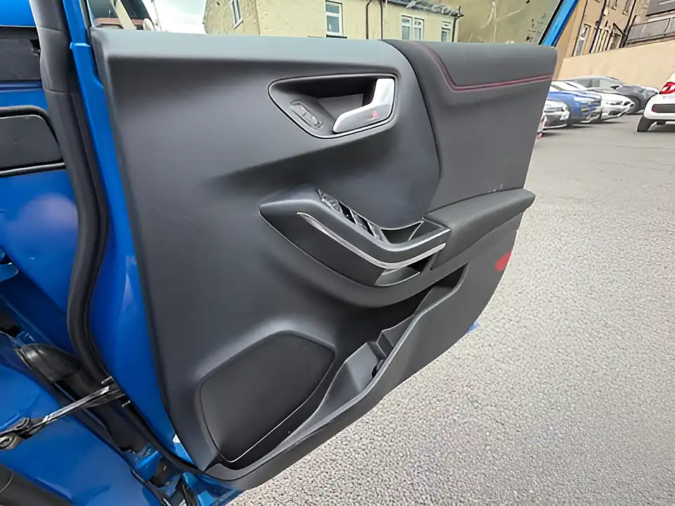 Used 2005 Ford Puma ST-Line Blue - Interior and Exterior details 17
