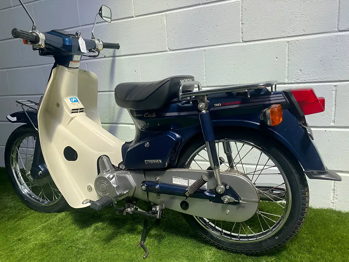 Used 2005 Honda C90 Custom Blue - Interior and Exterior details 9