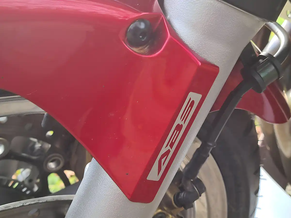 Used 2005 Honda CB1300 CB1300S White - Interior and Exterior details 13