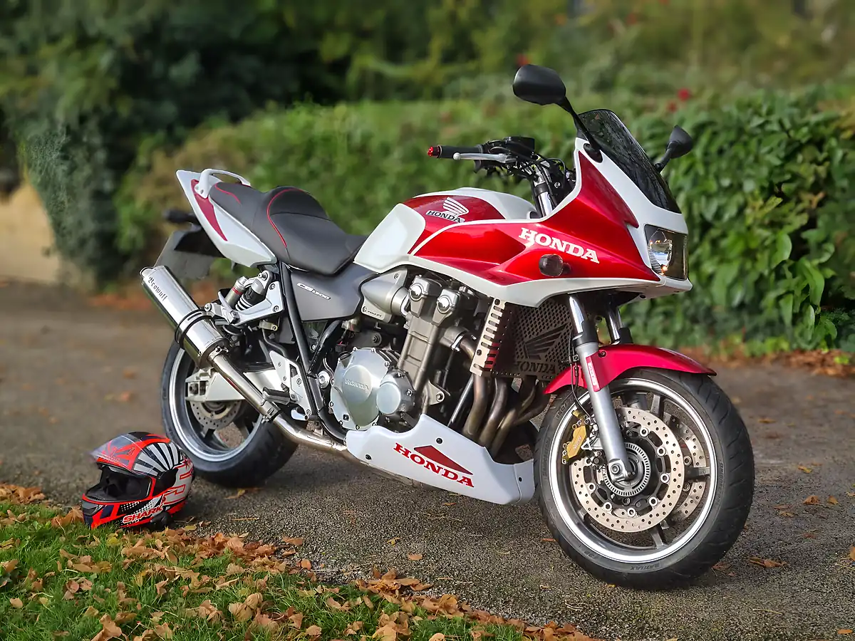 Used 2005 Honda CB1300 CB1300S White - Interior and Exterior details 3