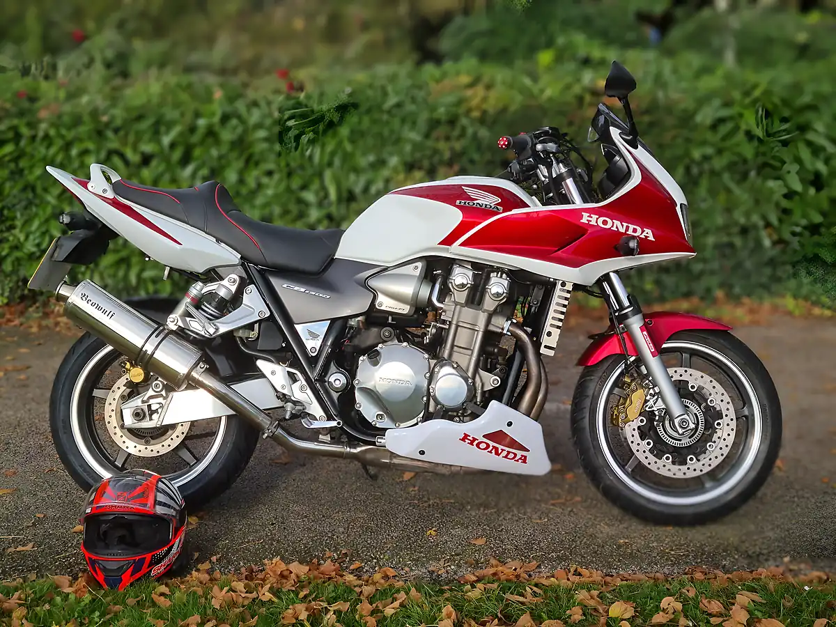 Used 2005 Honda CB1300 CB1300S White - Interior and Exterior details 4