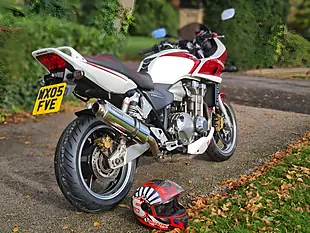 Used 2005 Honda CB1300 CB1300S White - Interior and Exterior details 5
