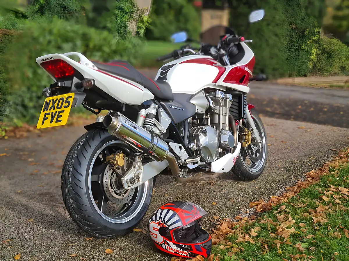 Used 2005 Honda CB1300 CB1300S White - Interior and Exterior details 5