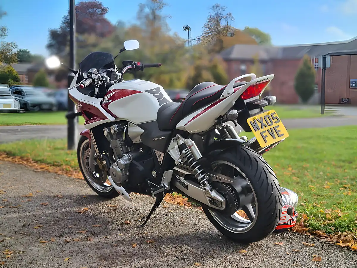 Used 2005 Honda CB1300 CB1300S White - Interior and Exterior details 7