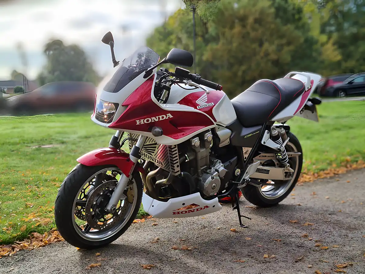 Used 2005 Honda CB1300 CB1300S White - Interior and Exterior details 9