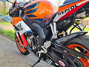 Used 2005 Honda CBR1000RR Fireblade Orange - Interior and Exterior details 10