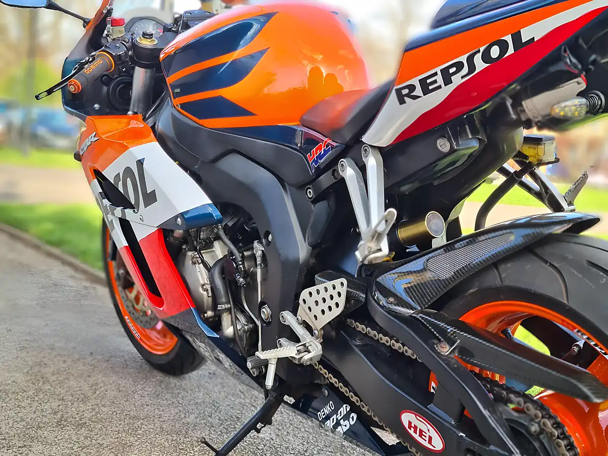 Used 2005 Honda CBR1000RR Fireblade Orange - Interior and Exterior details 10