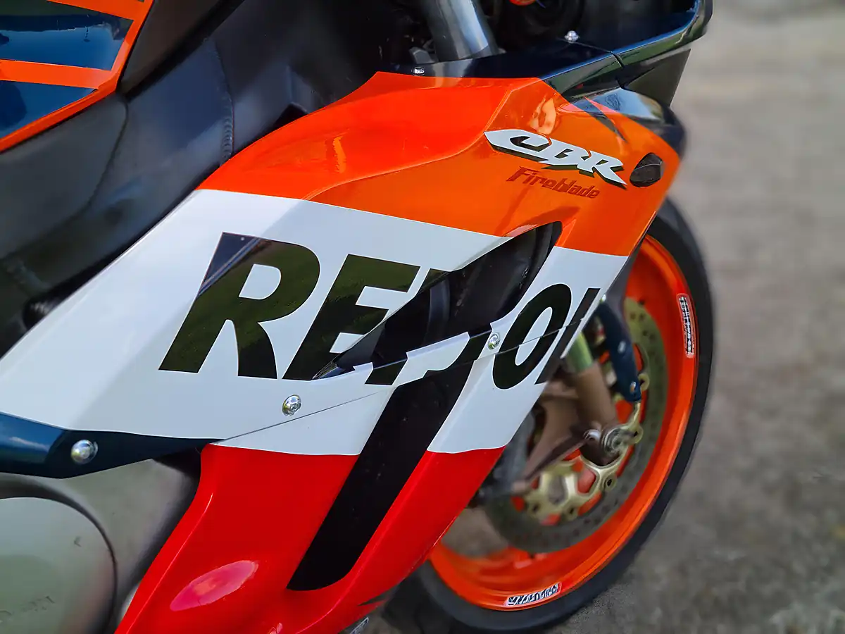 Used 2005 Honda CBR1000RR Fireblade Orange - Interior and Exterior details 14