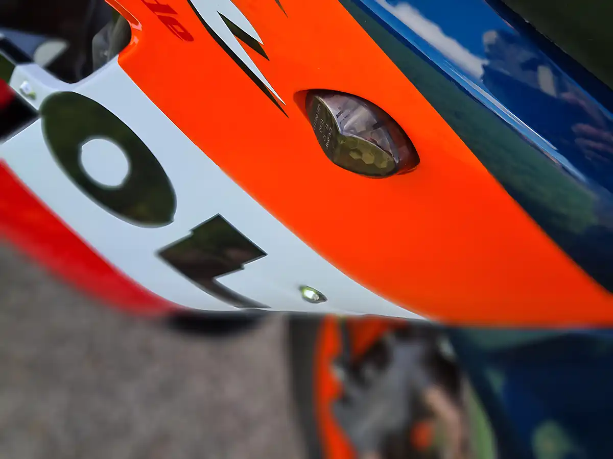 Used 2005 Honda CBR1000RR Fireblade Orange - Interior and Exterior details 15