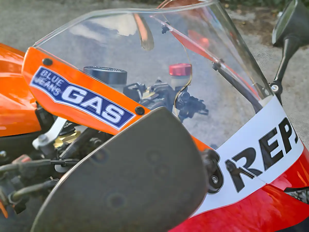 Used 2005 Honda CBR1000RR Fireblade Orange - Interior and Exterior details 18