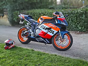 Used 2005 Honda CBR1000RR Fireblade Orange - Interior and Exterior details 2