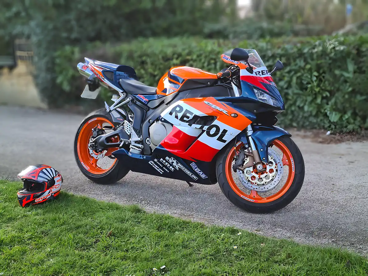 Used 2005 Honda CBR1000RR Fireblade Orange - Interior and Exterior details 2