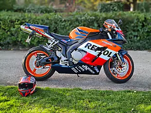 Used 2005 Honda CBR1000RR Fireblade Orange - Interior and Exterior details 3