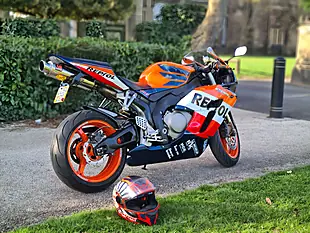 Used 2005 Honda CBR1000RR Fireblade Orange - Interior and Exterior details 4