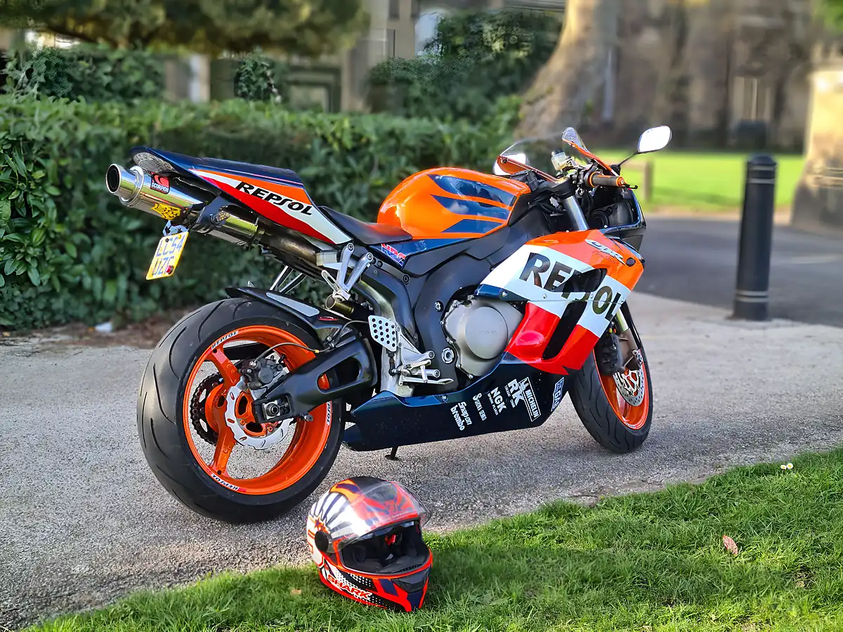 Used 2005 Honda CBR1000RR Fireblade Orange - Interior and Exterior details 4