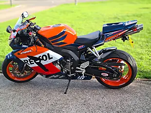 Used 2005 Honda CBR1000RR Fireblade Orange - Interior and Exterior details 7