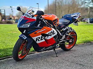 Used 2005 Honda CBR1000RR Fireblade Orange - Interior and Exterior details 8