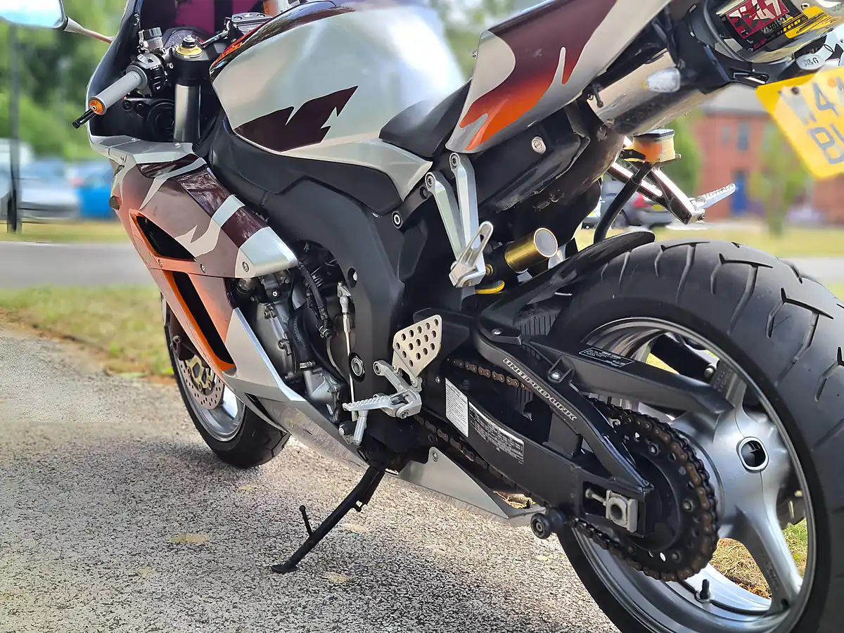 Used 2005 Honda CBR1000RR Fireblade Silver - Interior and Exterior details 11