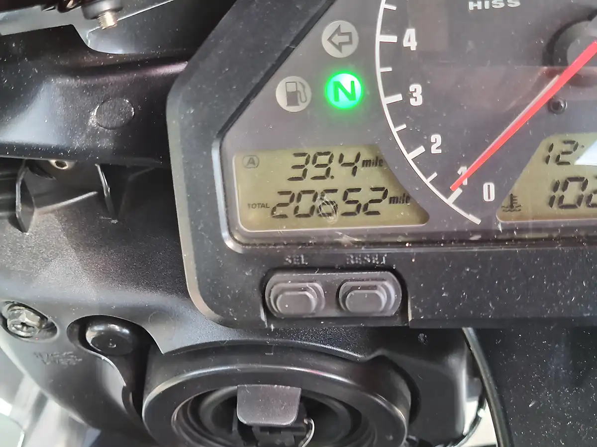 Used 2005 Honda CBR1000RR Fireblade Silver - Interior and Exterior details 13