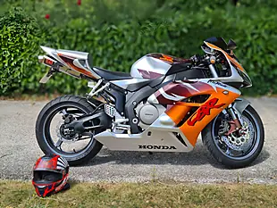 Used 2005 Honda CBR1000RR Fireblade Silver - Interior and Exterior details 4