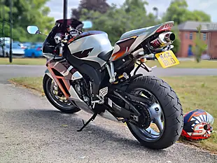 Used 2005 Honda CBR1000RR Fireblade Silver - Interior and Exterior details 7