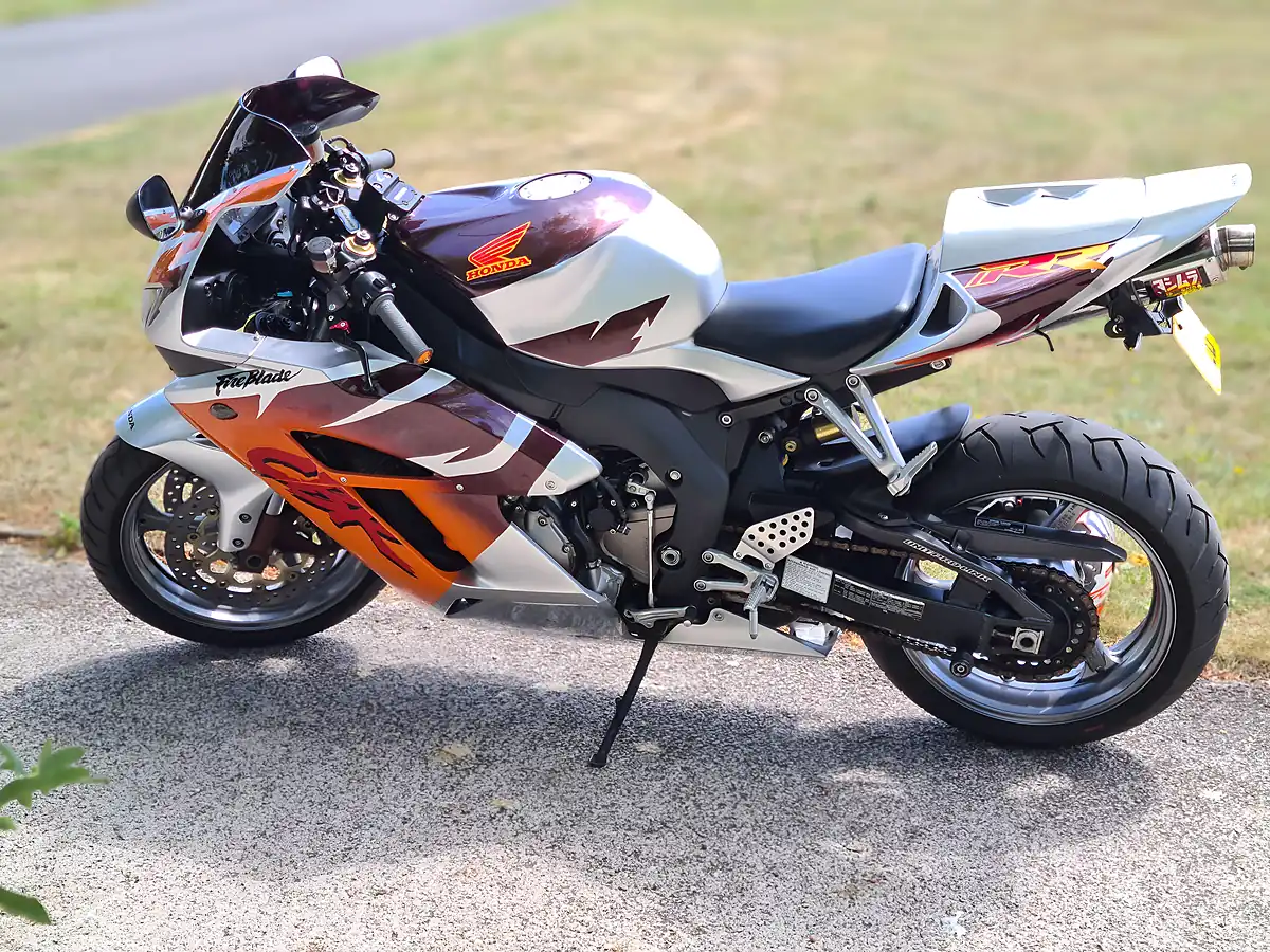 Used 2005 Honda CBR1000RR Fireblade Silver - Interior and Exterior details 8
