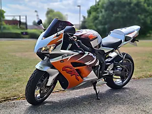 Used 2005 Honda CBR1000RR Fireblade Silver - Interior and Exterior details 9