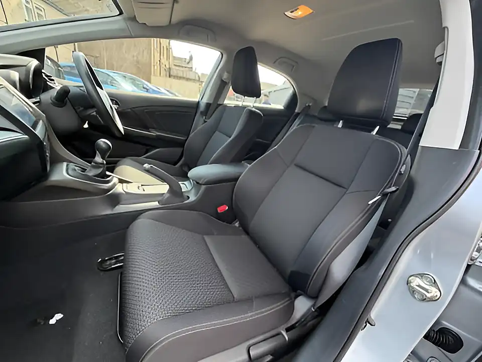 Used 2005 Honda Civic Se Plus Navi Silver - Interior and Exterior details 16
