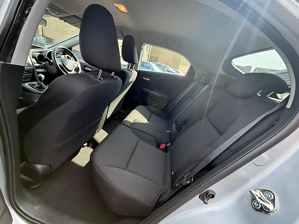 Used 2005 Honda Civic Se Plus Navi Silver - Interior and Exterior details 9
