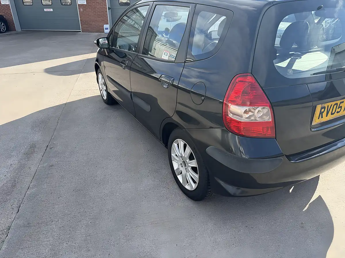 Used 2005 Honda Jazz Black - Interior and Exterior details 14