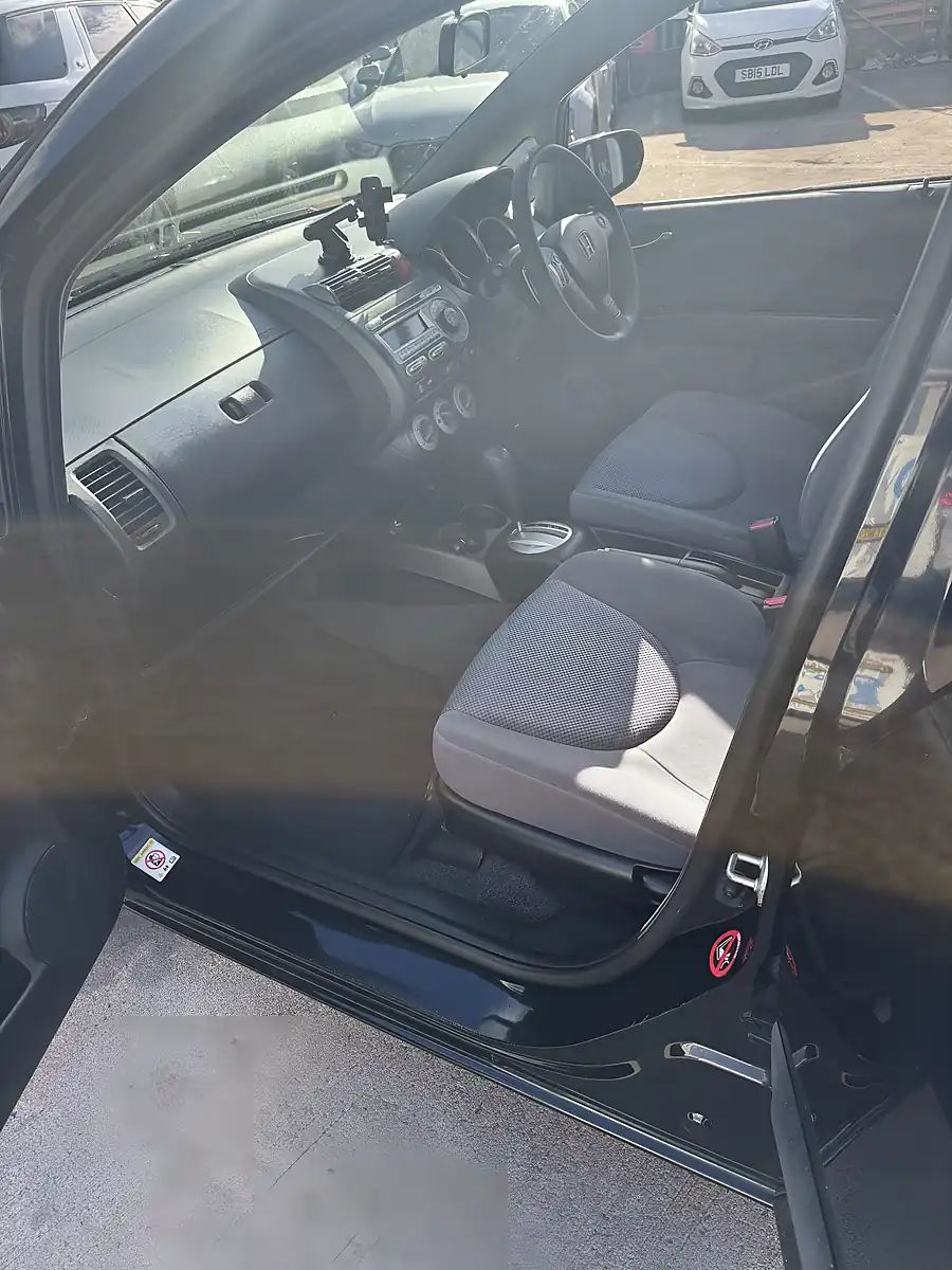 Used 2005 Honda Jazz Black - Interior and Exterior details 16