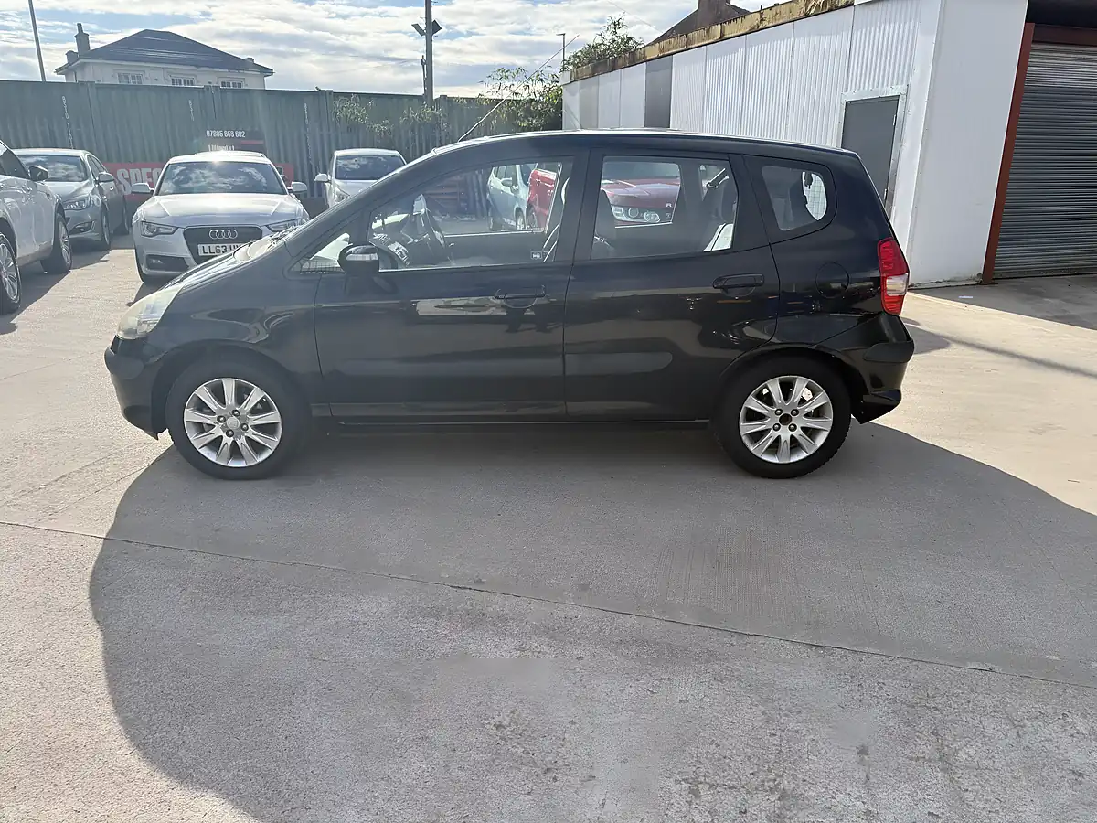 Used 2005 Honda Jazz Black - Interior and Exterior details 2