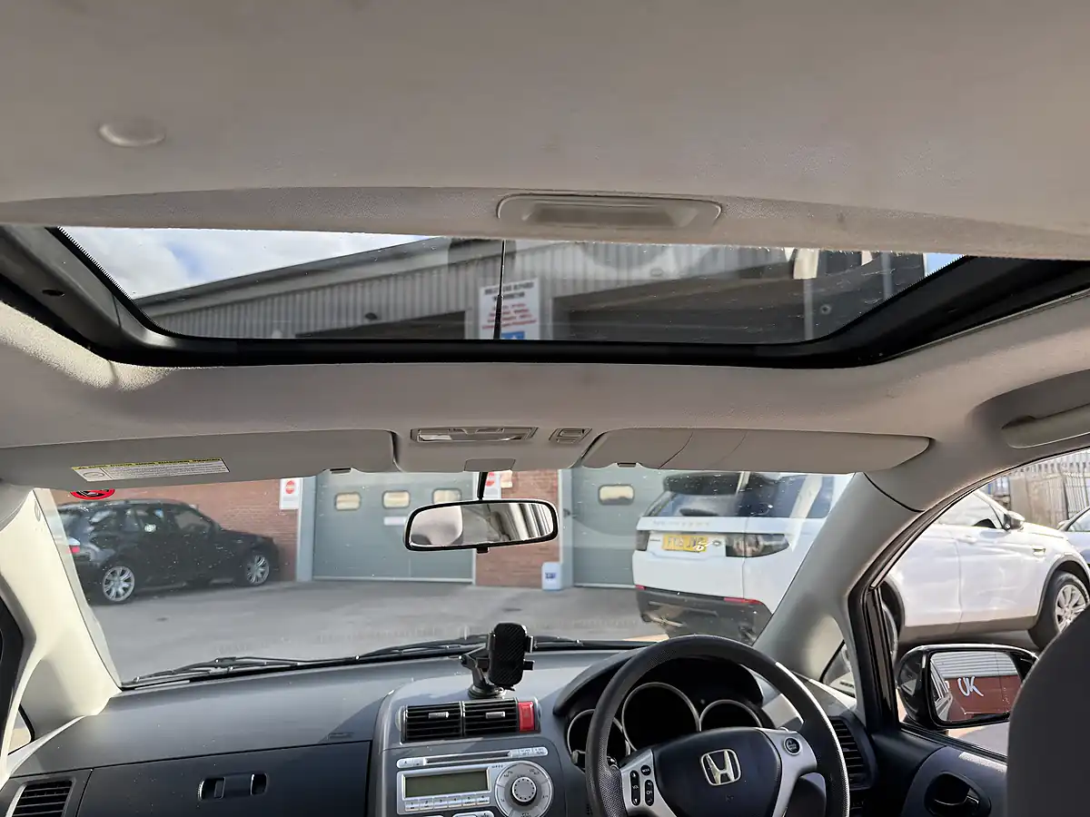 Used 2005 Honda Jazz Black - Interior and Exterior details 6