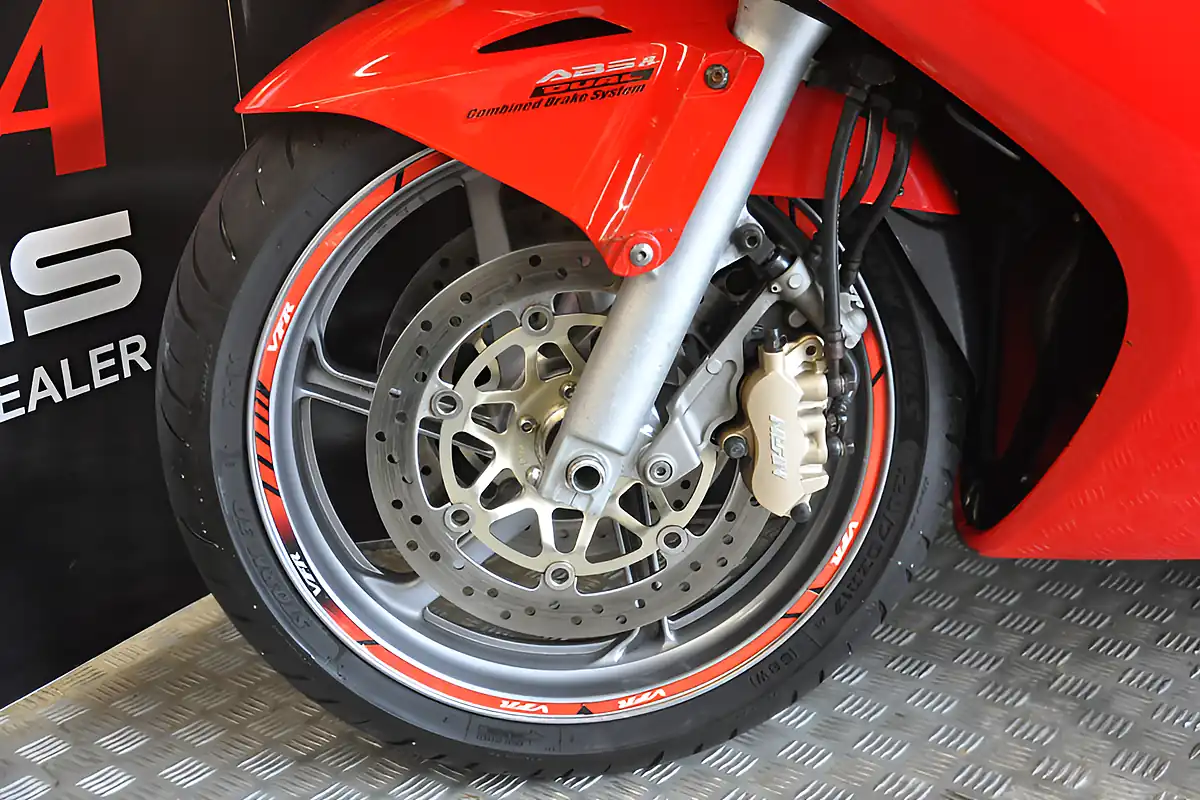 Used 2005 Honda VFR800 Red - Interior and Exterior details 12