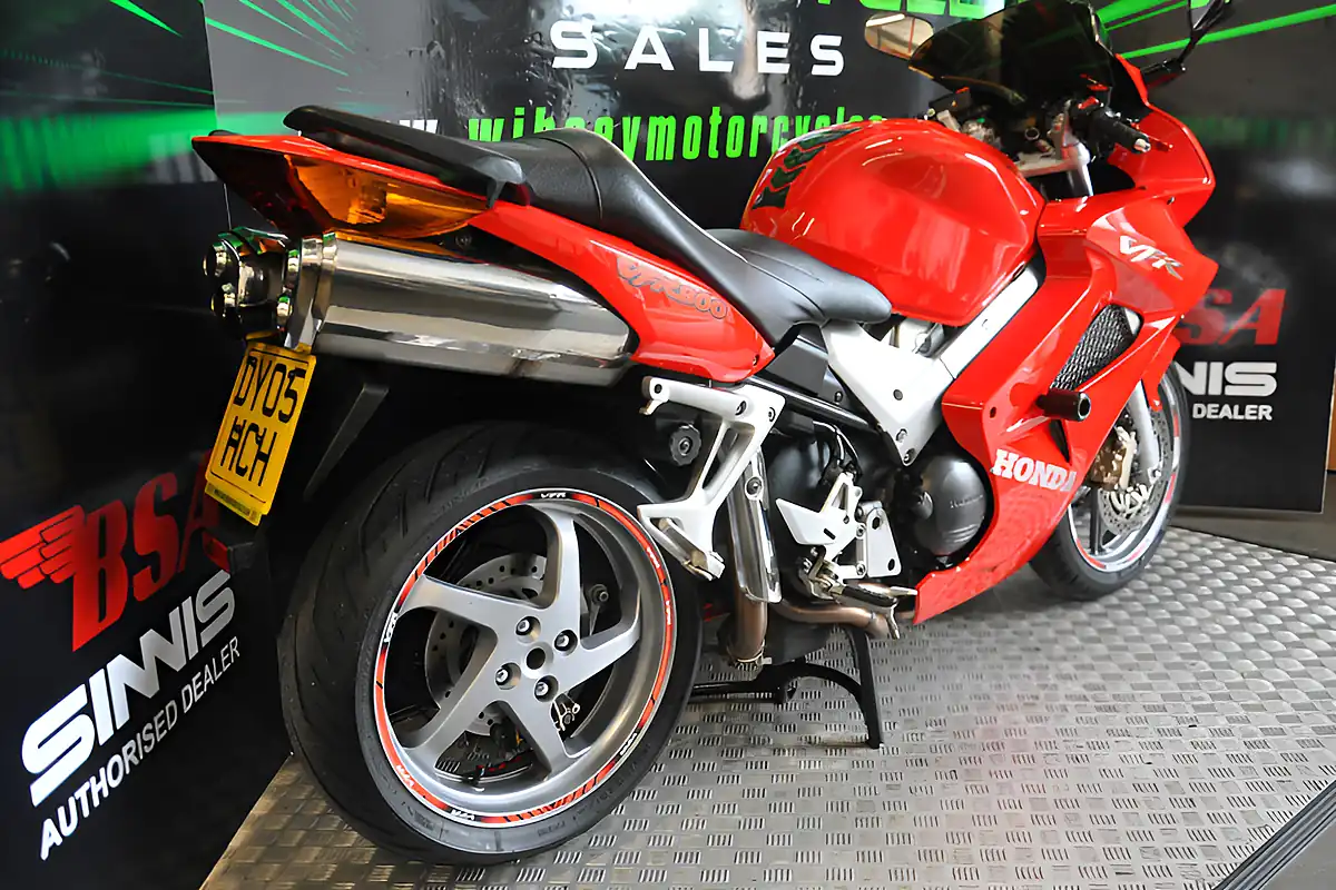 Used 2005 Honda VFR800 Red - Interior and Exterior details 13
