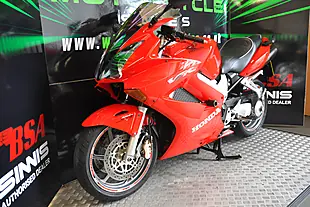 Used 2005 Honda VFR800 Red - Interior and Exterior details 3