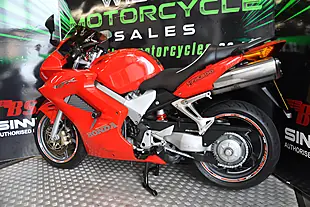 Used 2005 Honda VFR800 Red - Interior and Exterior details 5