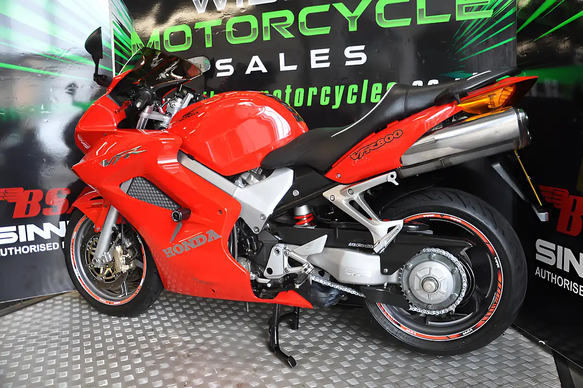 Used 2005 Honda VFR800 Red - Interior and Exterior details 5