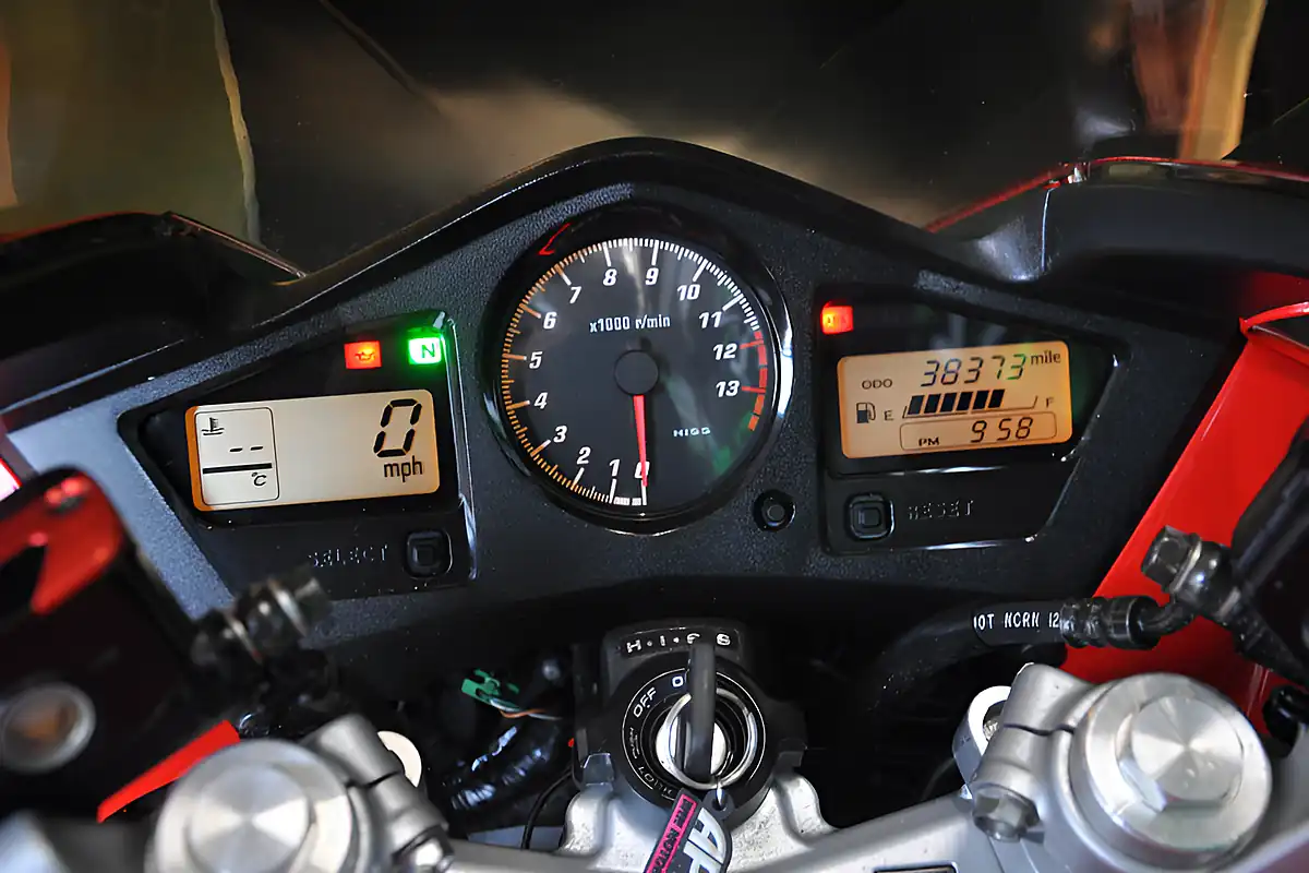 Used 2005 Honda VFR800 Red - Interior and Exterior details 9