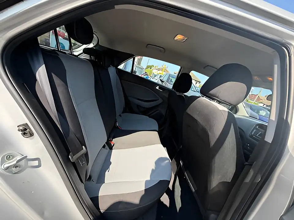 Used 2005 Hyundai i20 Se Blue Drive Silver - Interior and Exterior details 10