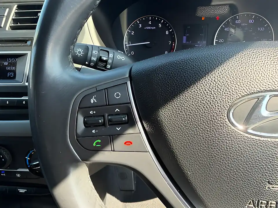 Used 2005 Hyundai i20 Se Blue Drive Silver - Interior and Exterior details 11