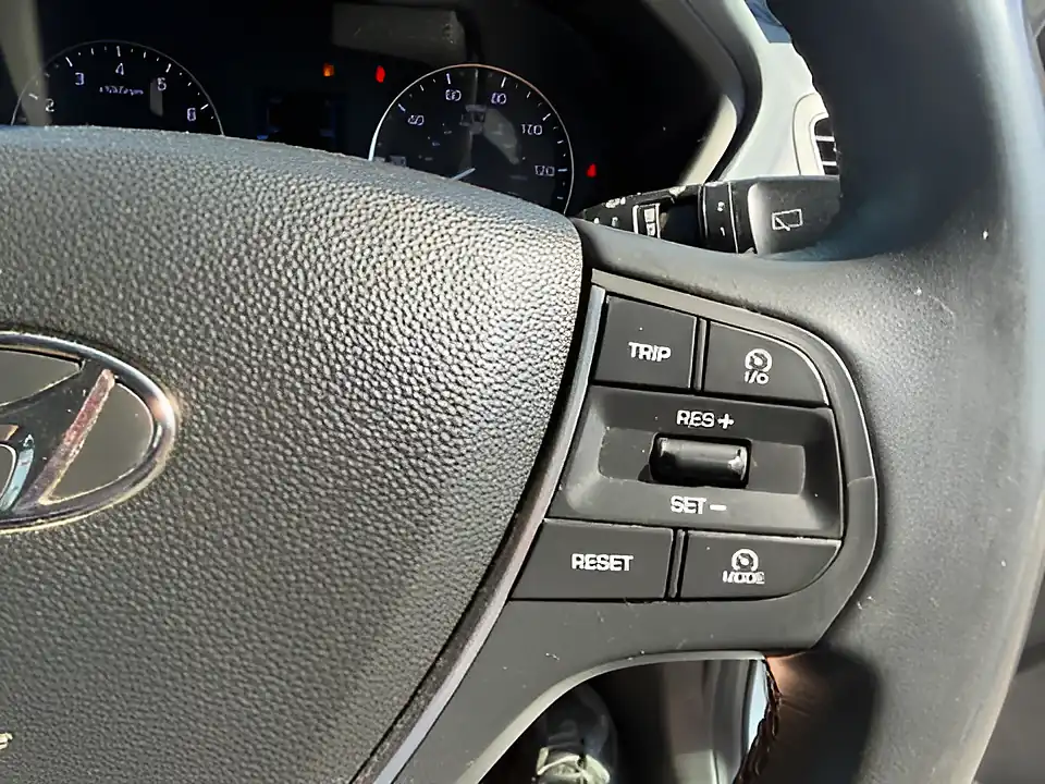 Used 2005 Hyundai i20 Se Blue Drive Silver - Interior and Exterior details 12