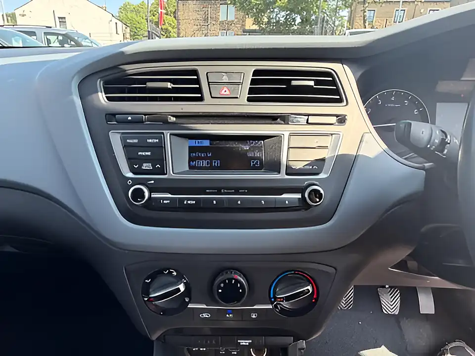Used 2005 Hyundai i20 Se Blue Drive Silver - Interior and Exterior details 15