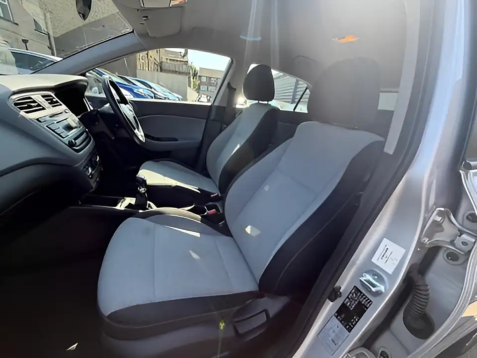 Used 2005 Hyundai i20 Se Blue Drive Silver - Interior and Exterior details 16