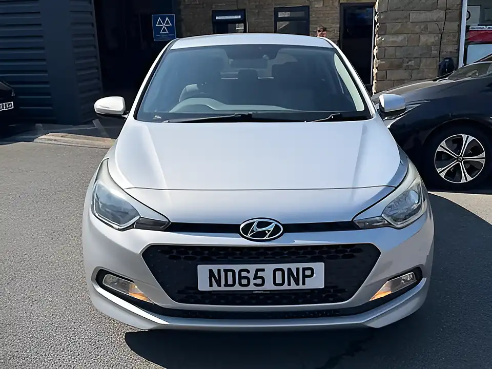Used 2005 Hyundai i20 Se Blue Drive Silver - Interior and Exterior details 2