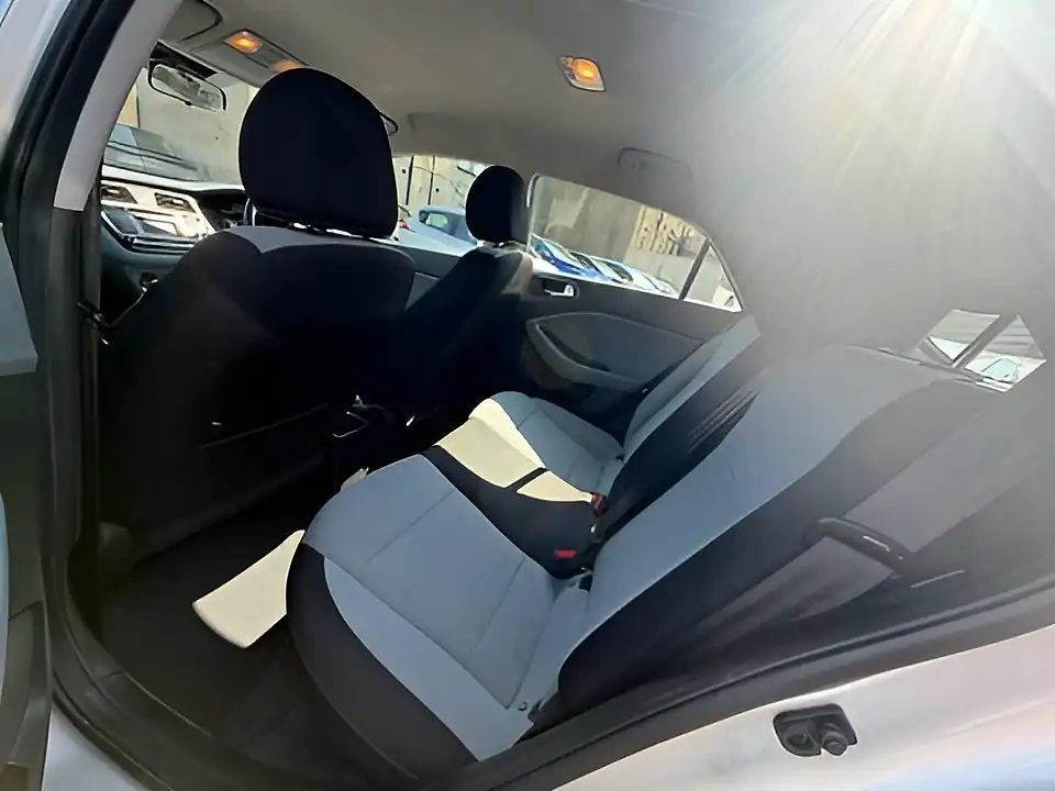 Used 2005 Hyundai i20 Se Blue Drive Silver - Interior and Exterior details 9