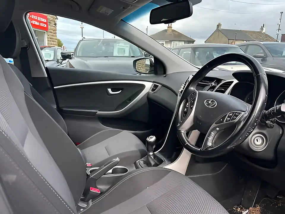Used 2005 Hyundai i30 Se Blue Drive White - Interior and Exterior details 10