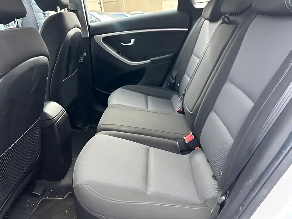 Used 2005 Hyundai i30 Se Blue Drive White - Interior and Exterior details 5