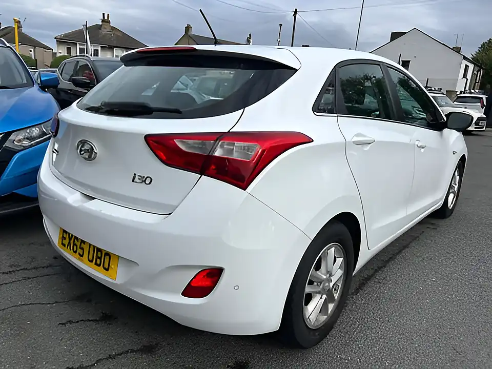 Used 2005 Hyundai i30 Se Blue Drive White - Interior and Exterior details 8