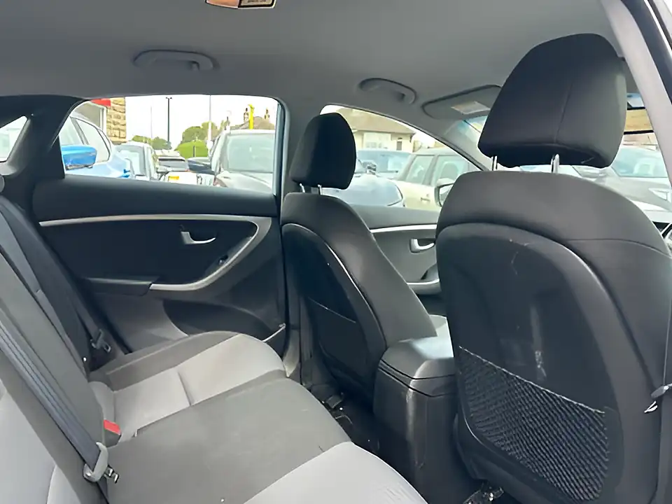 Used 2005 Hyundai i30 Se Blue Drive White - Interior and Exterior details 9